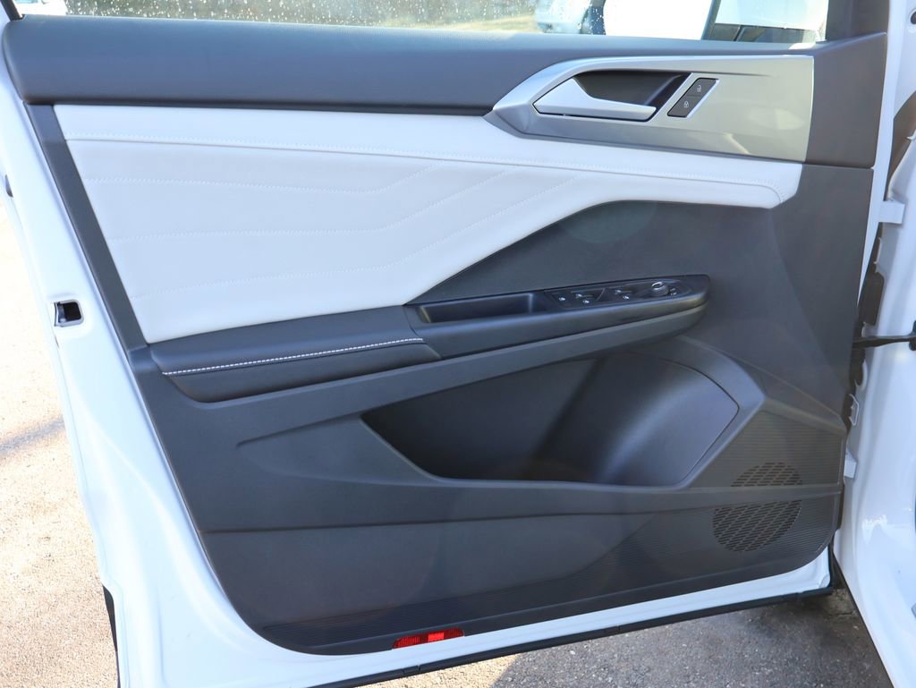 New 2026 Volkswagen Taos SEL image 24