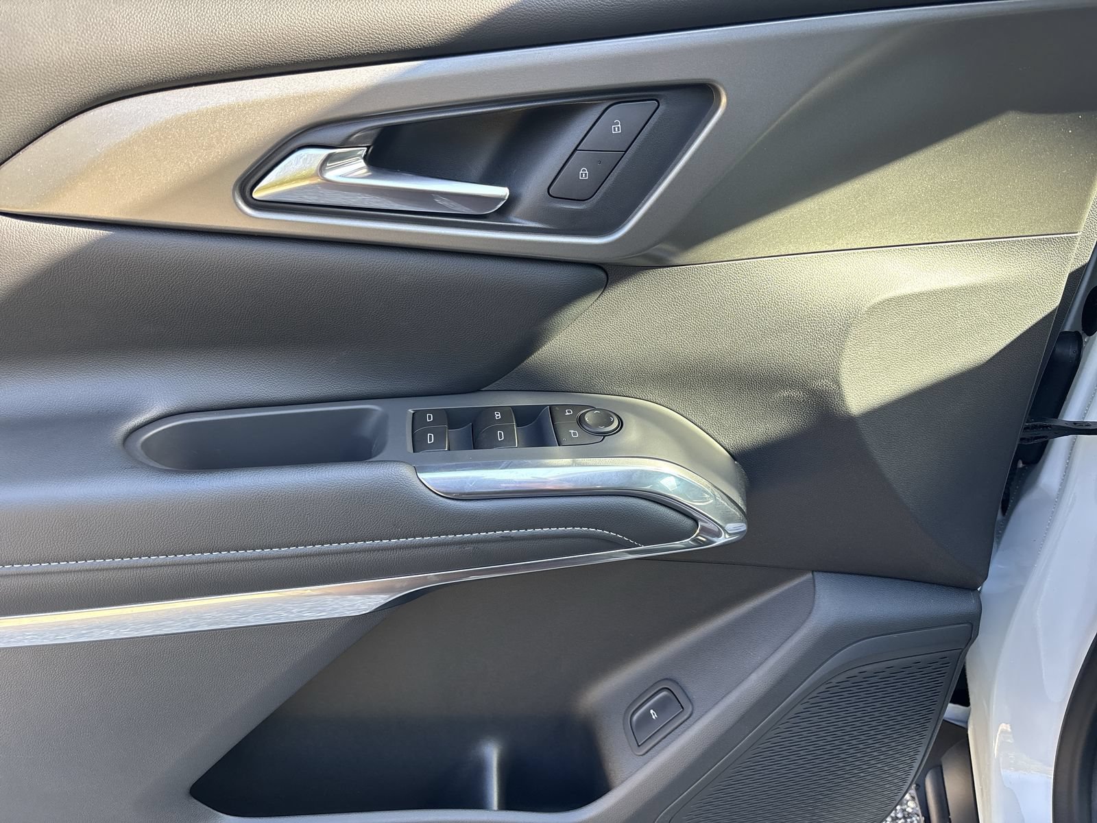New 2027 Chevrolet Traverse LT FWD image 13