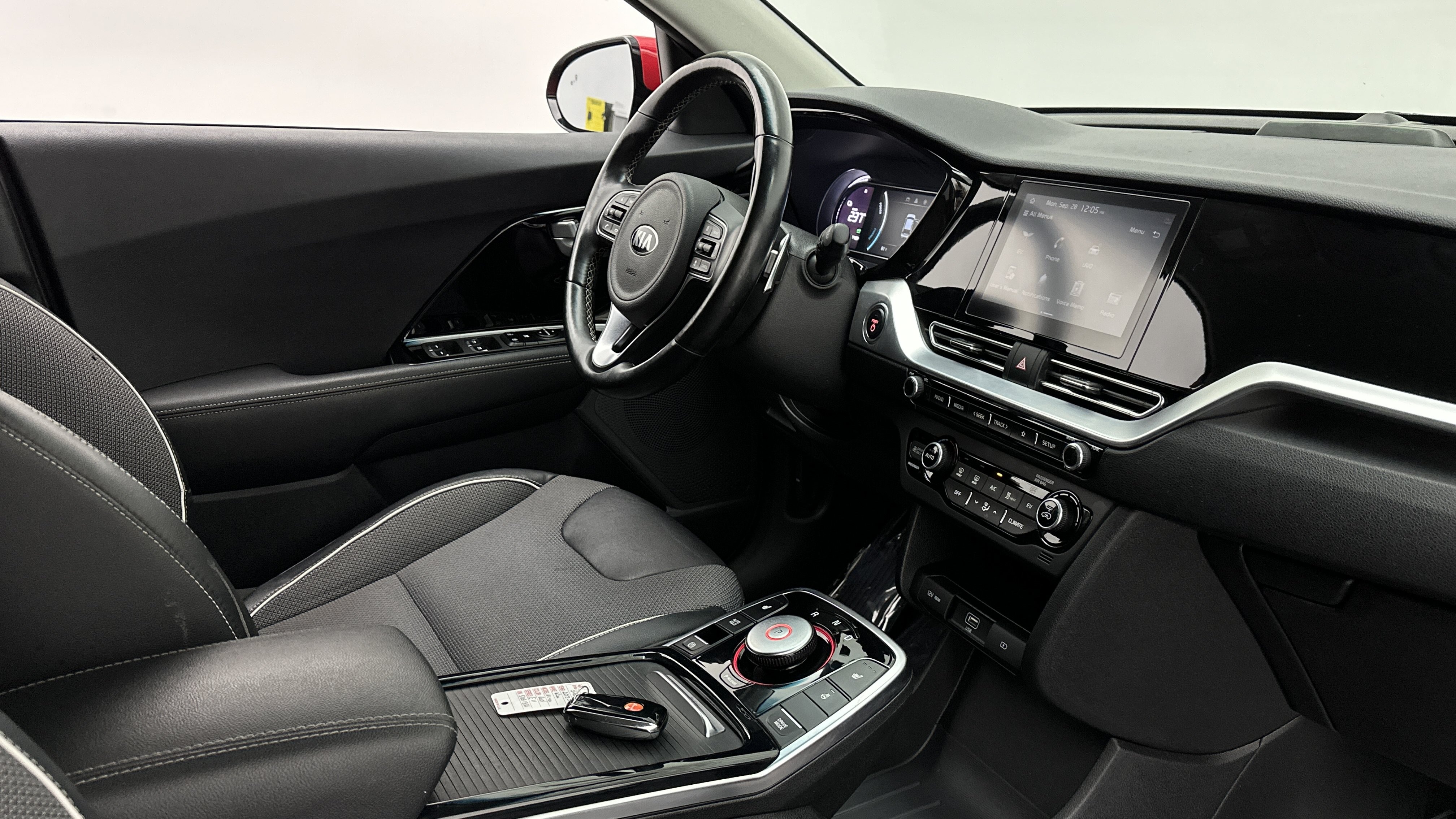 Used 2020 Kia Niro EX w/ Cold Weather Package FWD image 35