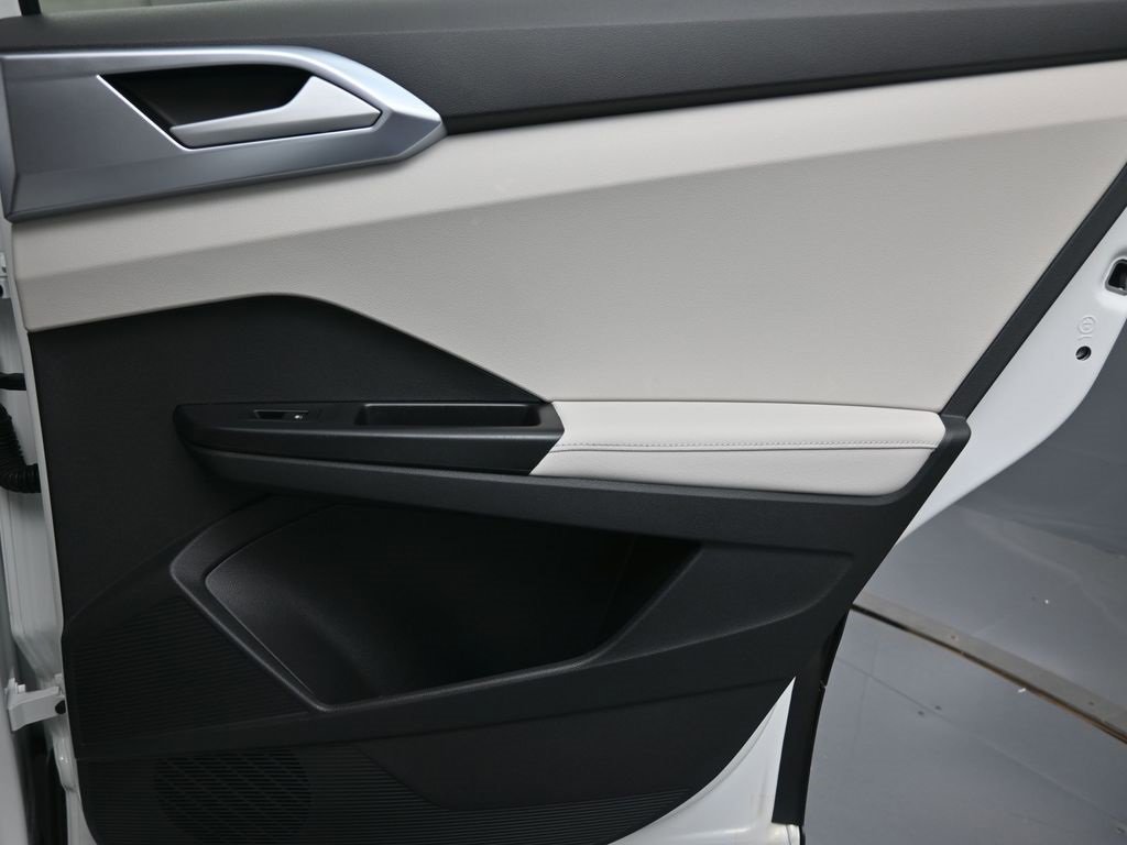 Used 2025 Volkswagen Taos SE image 26