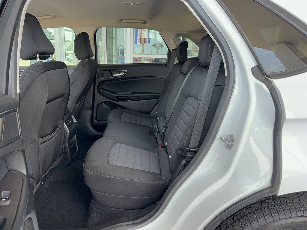 Certified 2022 Ford Edge SE w/ Black Appearance Package AWD/4WD image 13