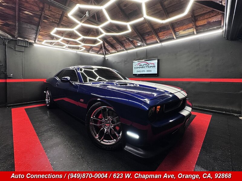 Used 2014 Dodge Challenger SRT8 RWD image 1