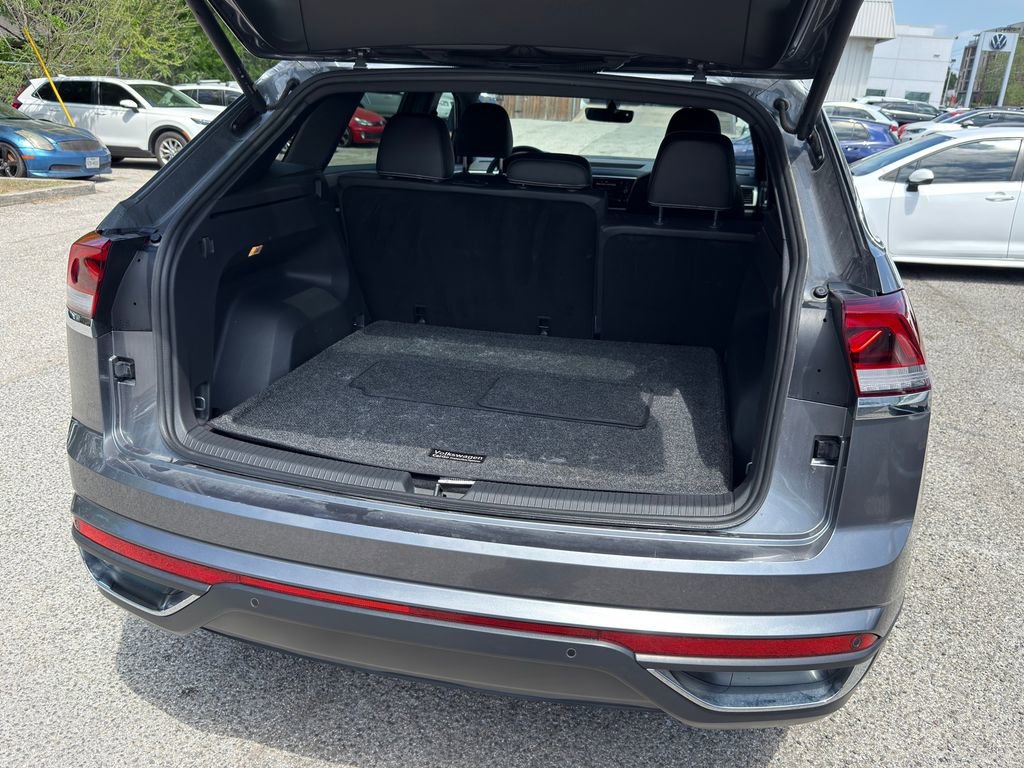 Used 2023 Volkswagen Atlas Cross Sport SE w/ Black Wheel Package image 8