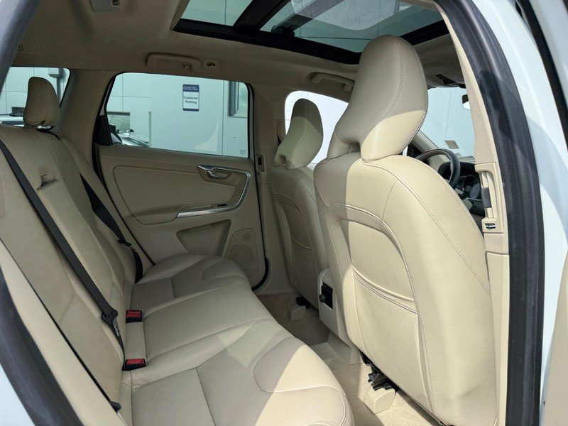 Used 2016 Volvo XC60 T5 Platinum FWD image 11