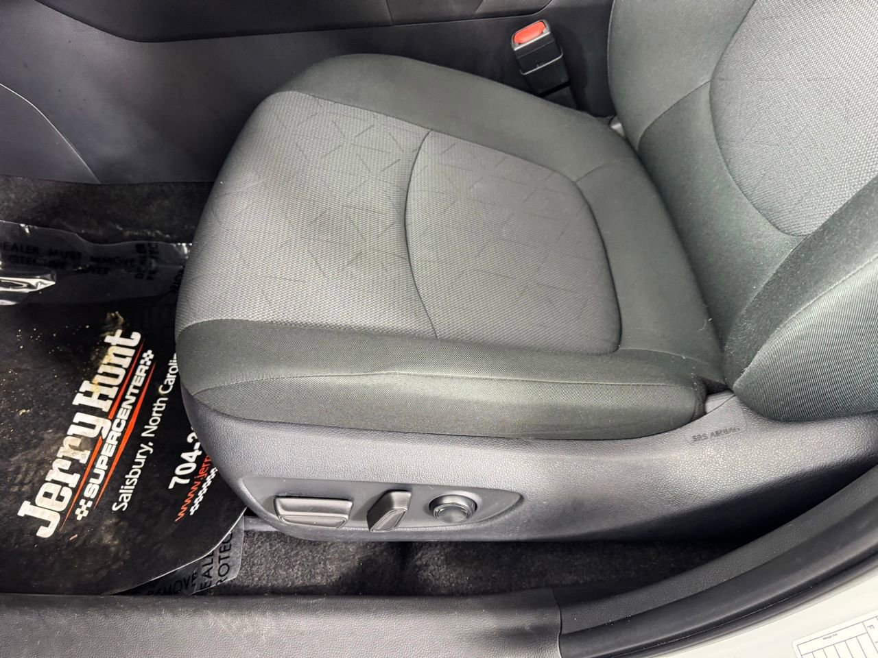 Used 2025 Toyota RAV4 XLE AWD/4WD image 12