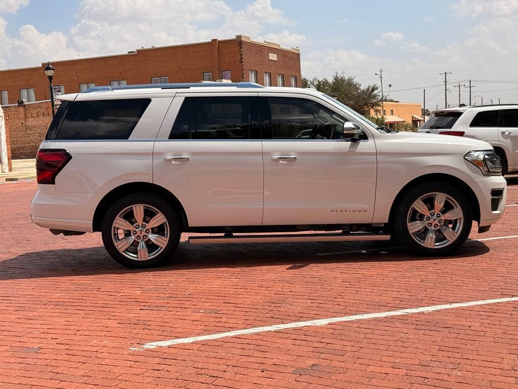 Used 2023 Ford Expedition Platinum RWD image 2