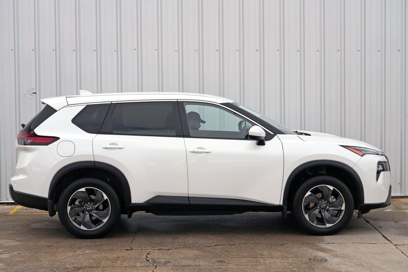Used 2024 Nissan Rogue SV image 43