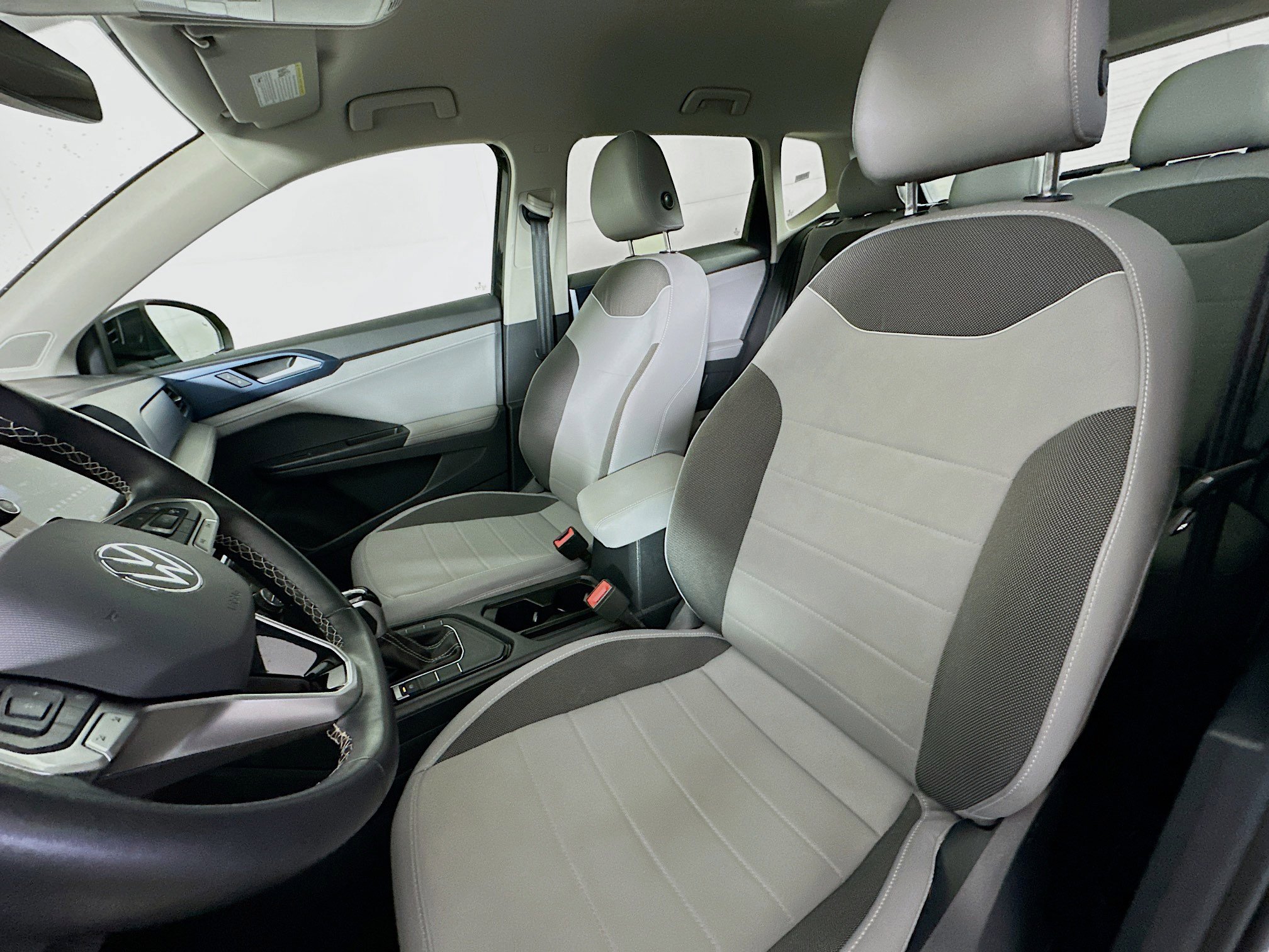 Used 2024 Volkswagen Taos SE image 13