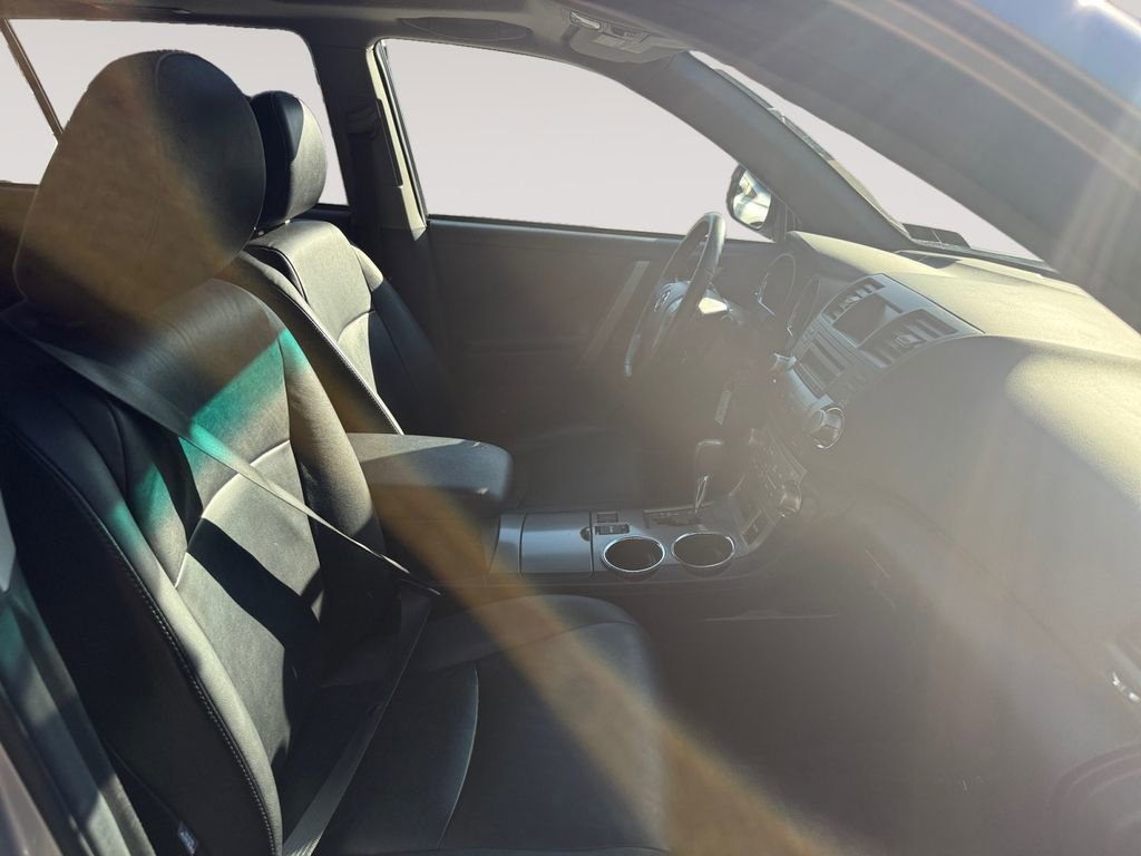 Used 2010 Toyota Highlander SE FWD image 15