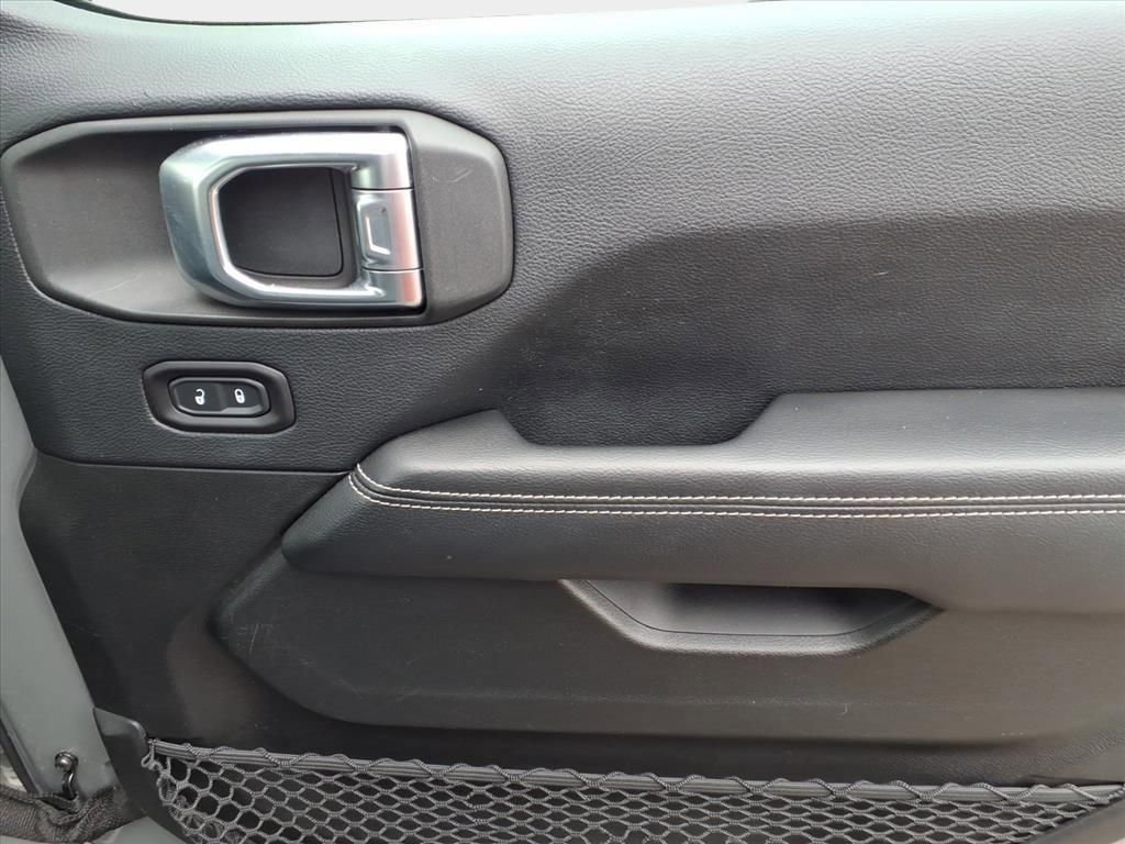 Used 2018 Jeep Wrangler Unlimited Sahara image 16