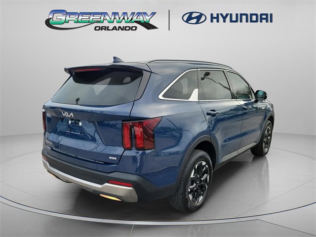 Used 2025 Kia Sorento S image 4