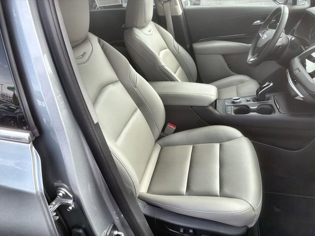 Used 2023 Cadillac XT4 Luxury w/ Cold Weather Package image 27
