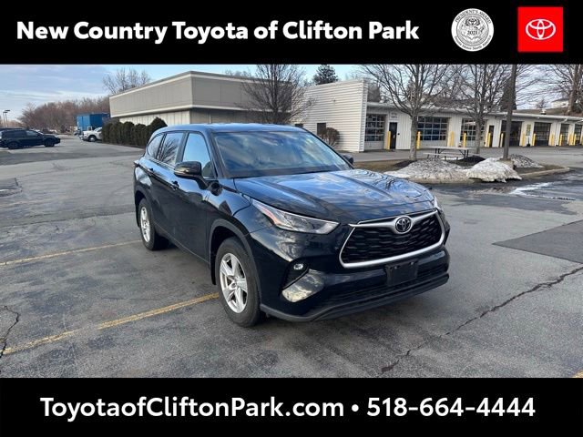 Used 2023 Toyota Highlander LE