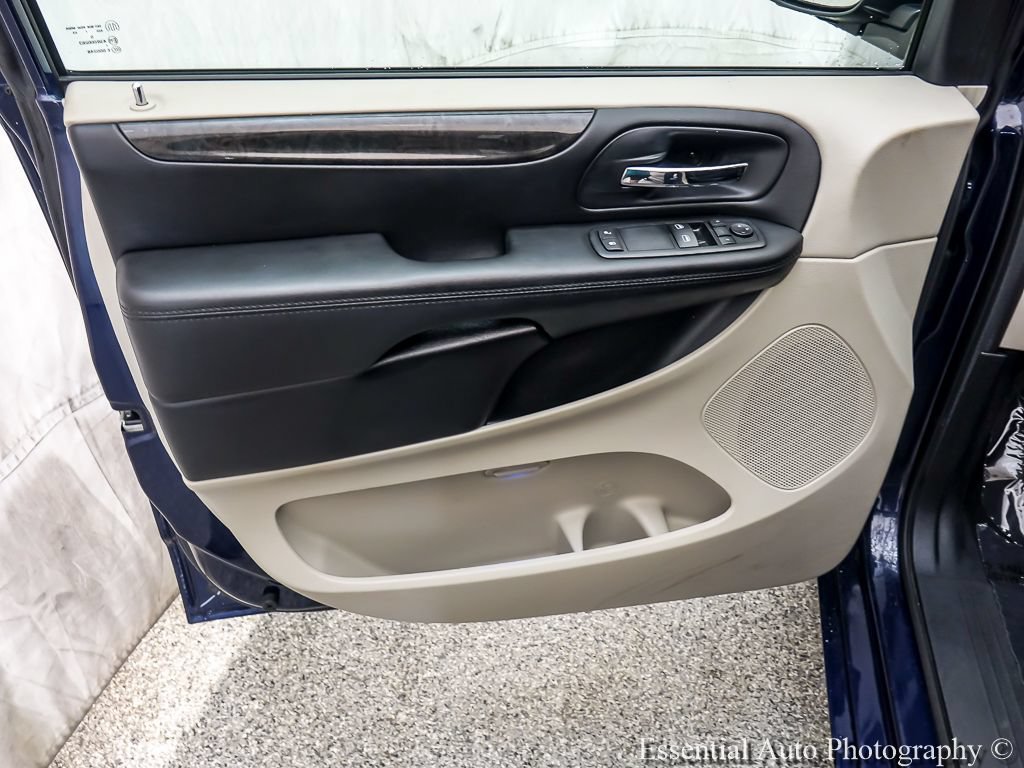 Used 2017 Dodge Grand Caravan SE FWD image 18