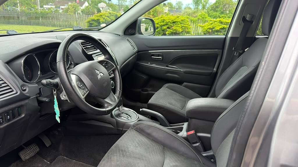 Used 2015 Mitsubishi Outlander Sport SE AWD/4WD image 12