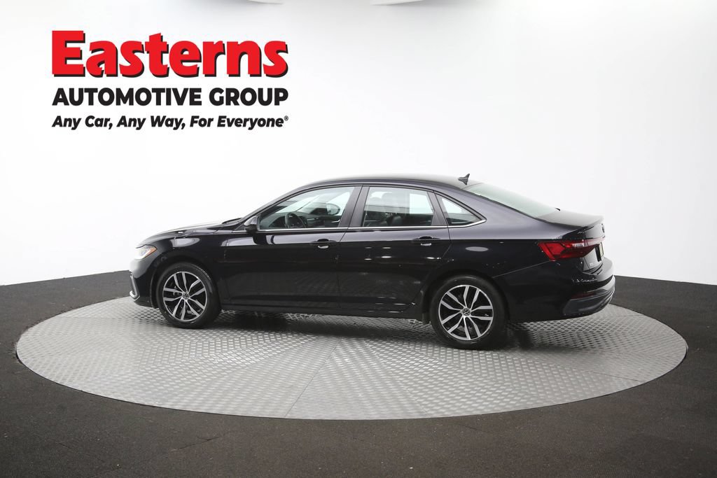 Used 2025 Volkswagen Jetta SE FWD image 60