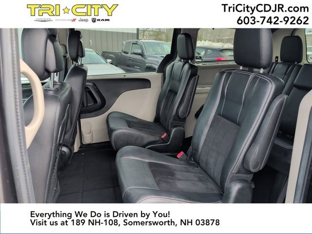 Used 2016 Dodge Grand Caravan SXT image 31