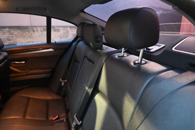 Used 2015 BMW 528i Sedan image 42