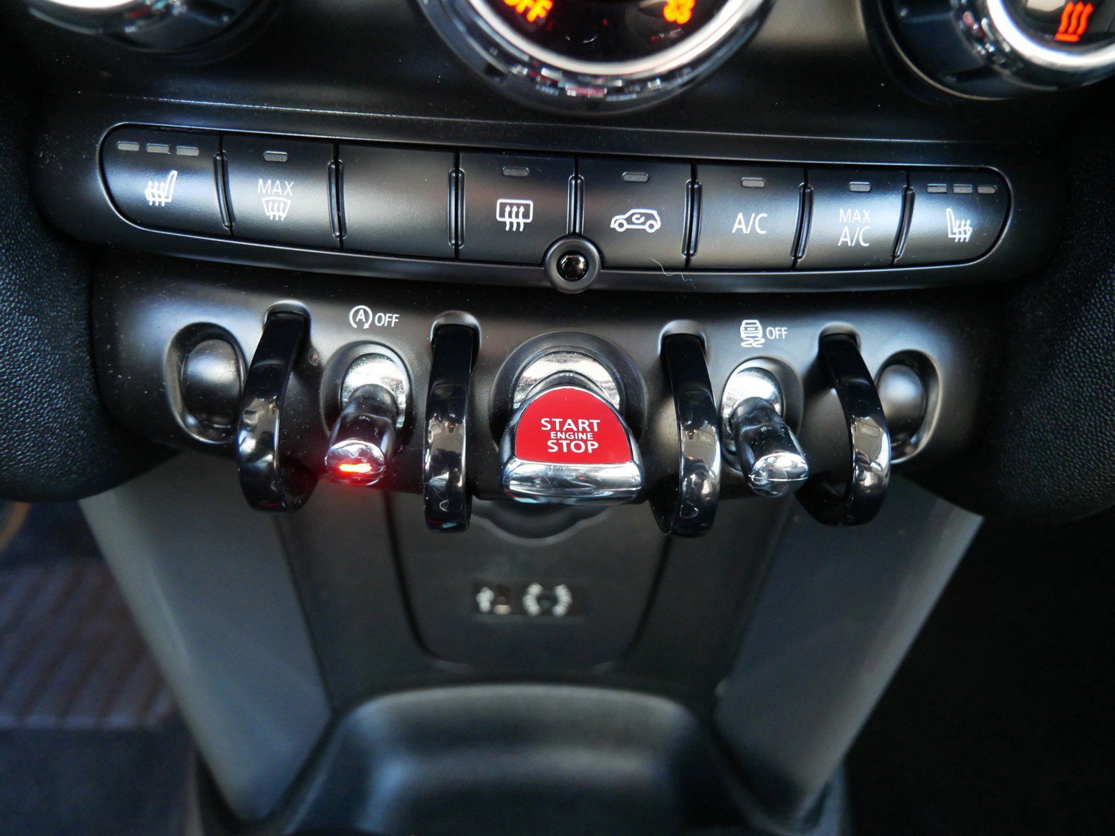 Used 2018 MINI Cooper 4-Door Hardtop image 21