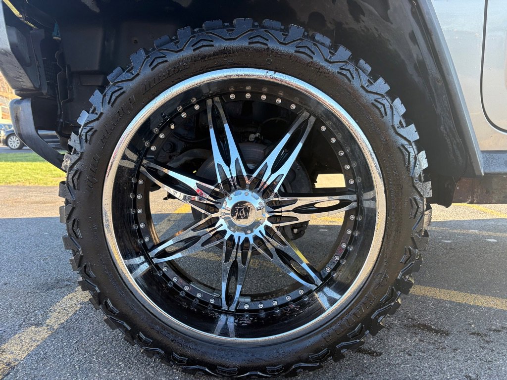 Used 2003 HUMMER H2 w/ Preferred Equipment Group image 9