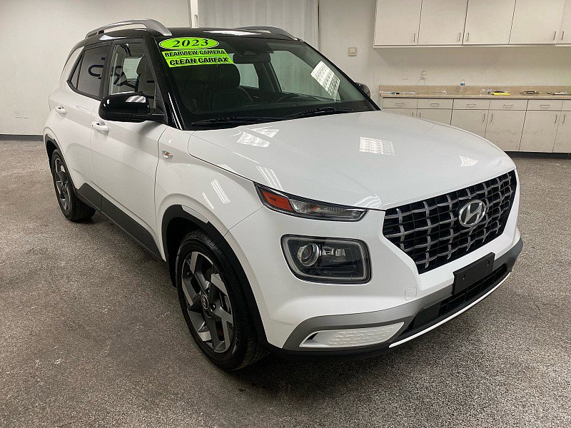Used 2023 Hyundai Venue Limited image 3