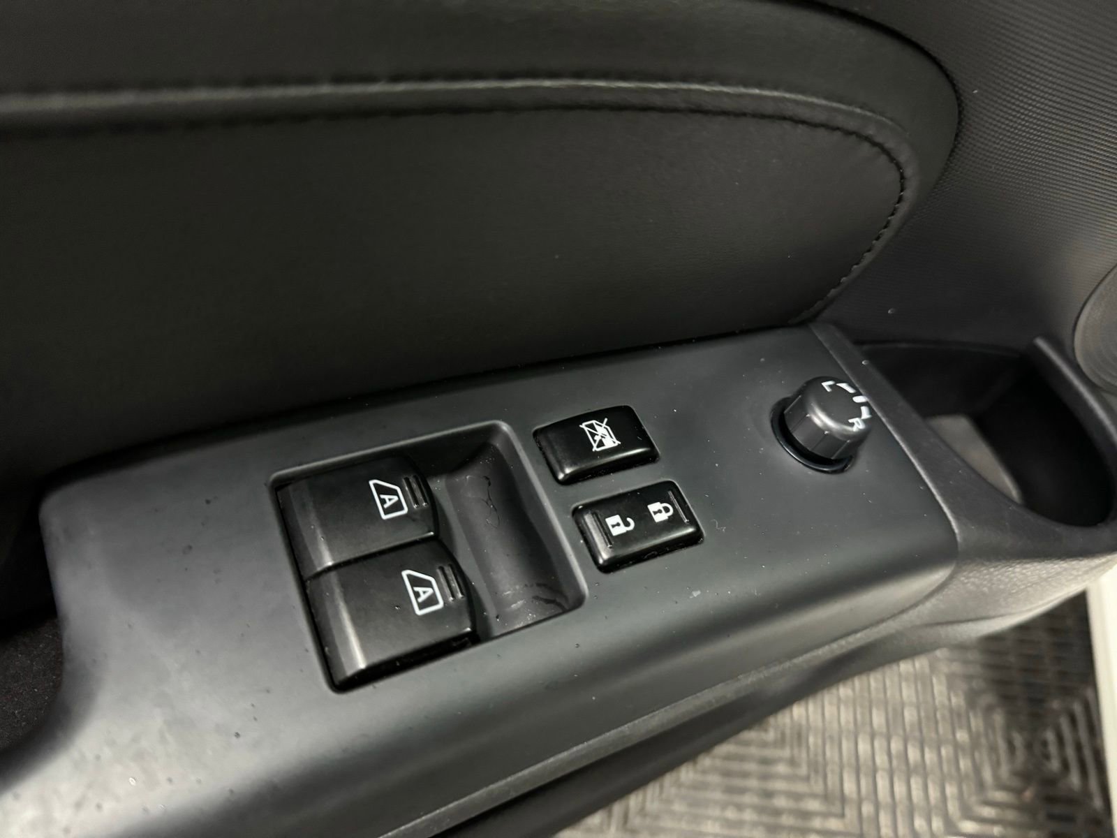 Used 2009 Nissan 350Z Touring image 15