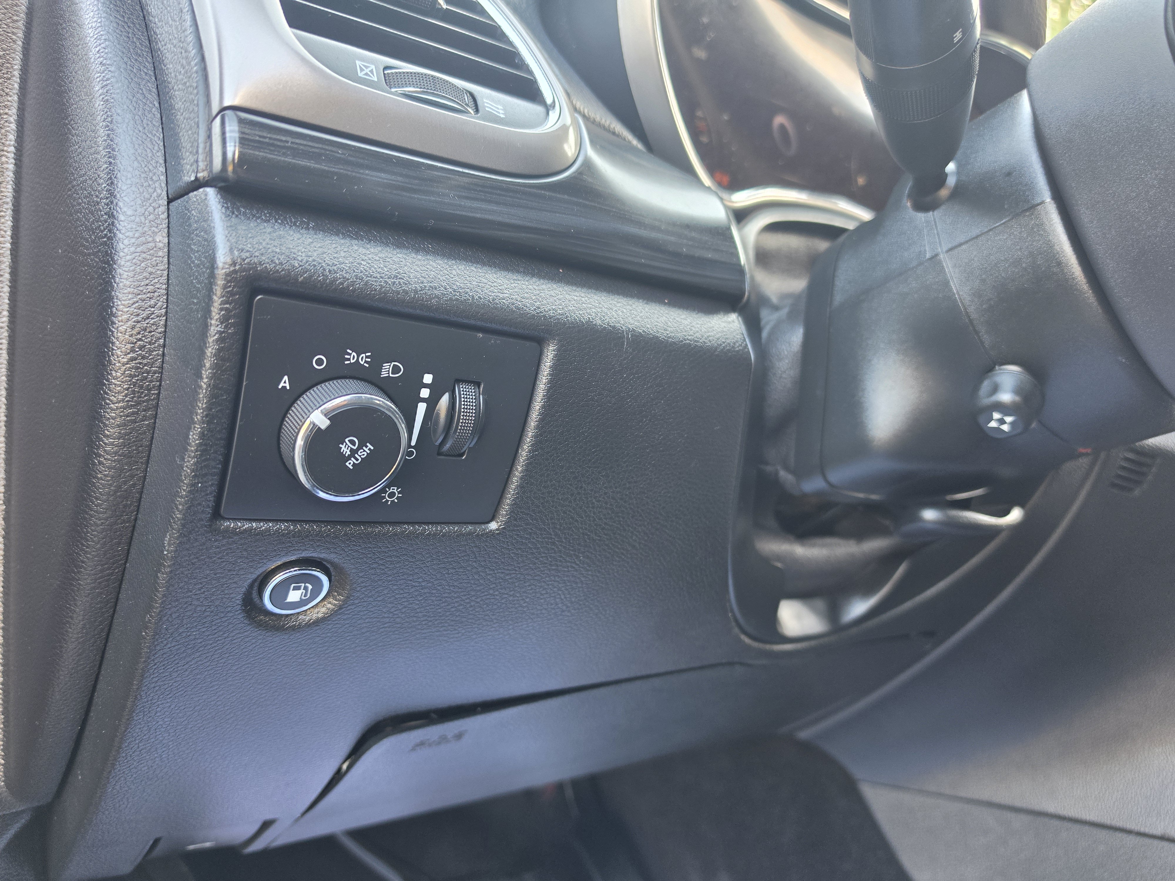 Used 2021 Jeep Grand Cherokee Laredo AWD/4WD image 27