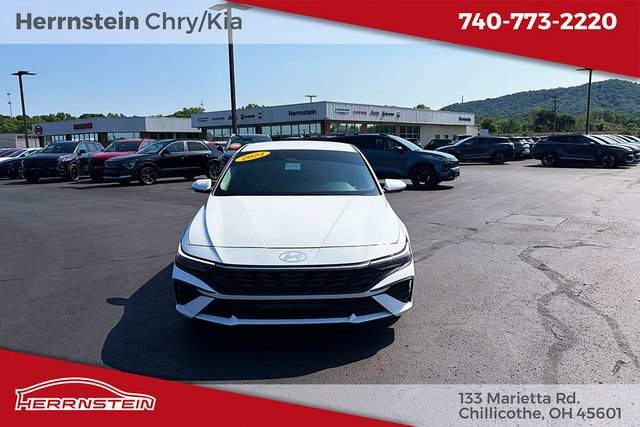 Used 2024 Hyundai Elantra SE FWD image 2