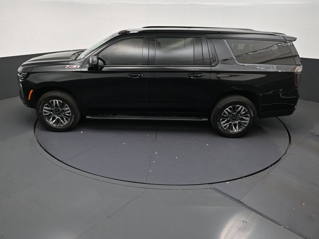 Used 2025 Chevrolet Suburban Z71 w/ Comfort Package AWD/4WD image 13