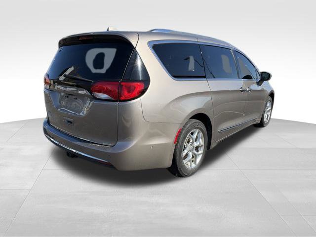 Used 2017 Chrysler Pacifica Limited w/ Advanced Safetytec Group FWD image 7