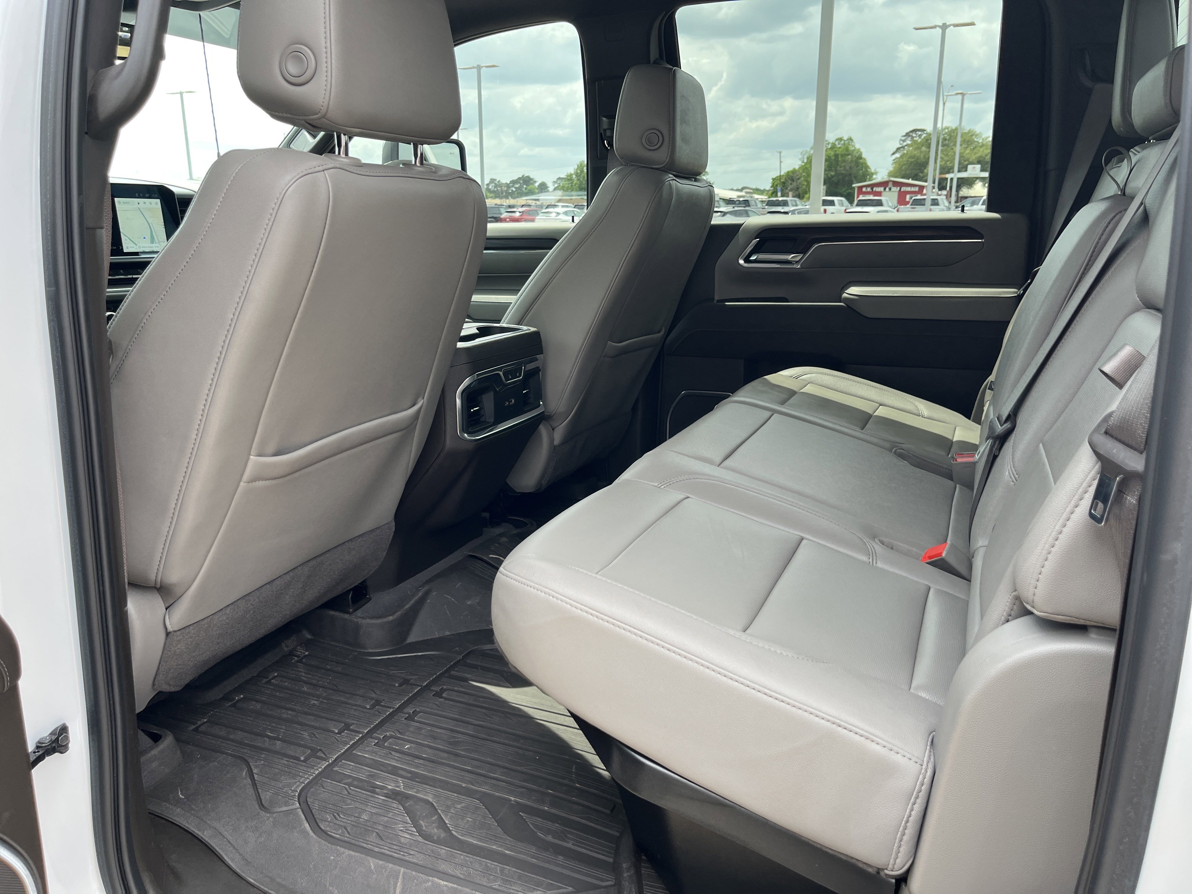 Used 2024 GMC Sierra 2500 SLT w/ SLT Premium Package image 11