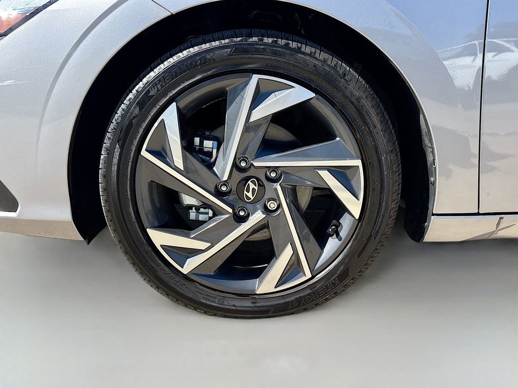 Used 2025 Hyundai Elantra Limited image 33