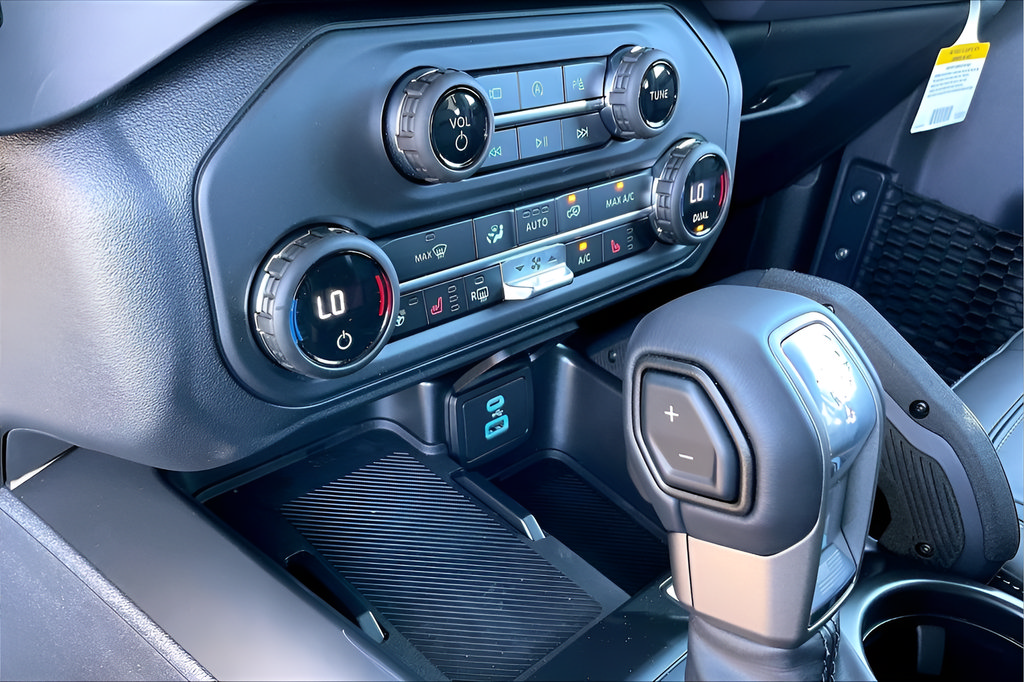 New 2025 Ford Bronco Badlands AWD/4WD image 14