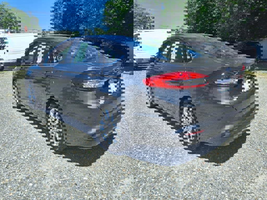 Used 2017 Ford Fusion SE w/ Fusion SE Technology Package image 5