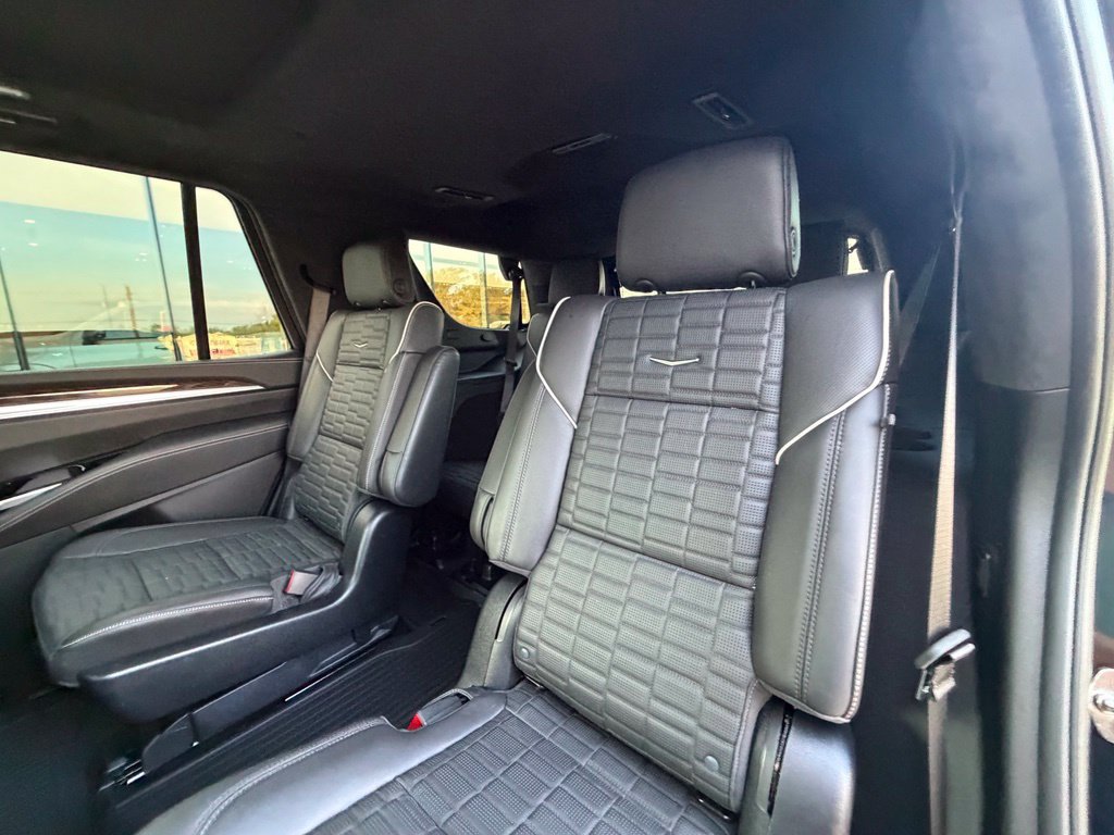 Used 2025 Cadillac Escalade Sport Platinum w/ LPO, ONYX Package AWD/4WD image 19