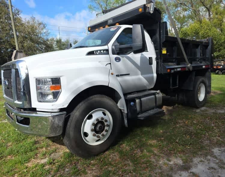 Used 2023 Ford F750 2WD Regular Cab Super Duty image 1