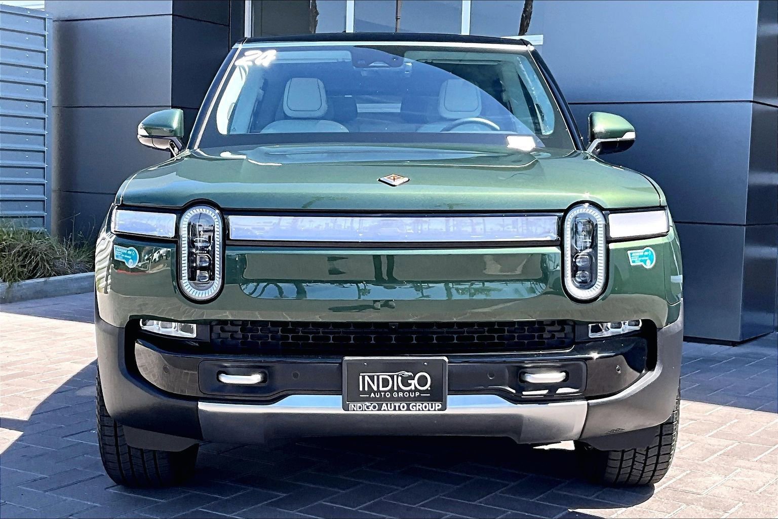 Used 2024 Rivian R1S Adventure AWD/4WD image 2