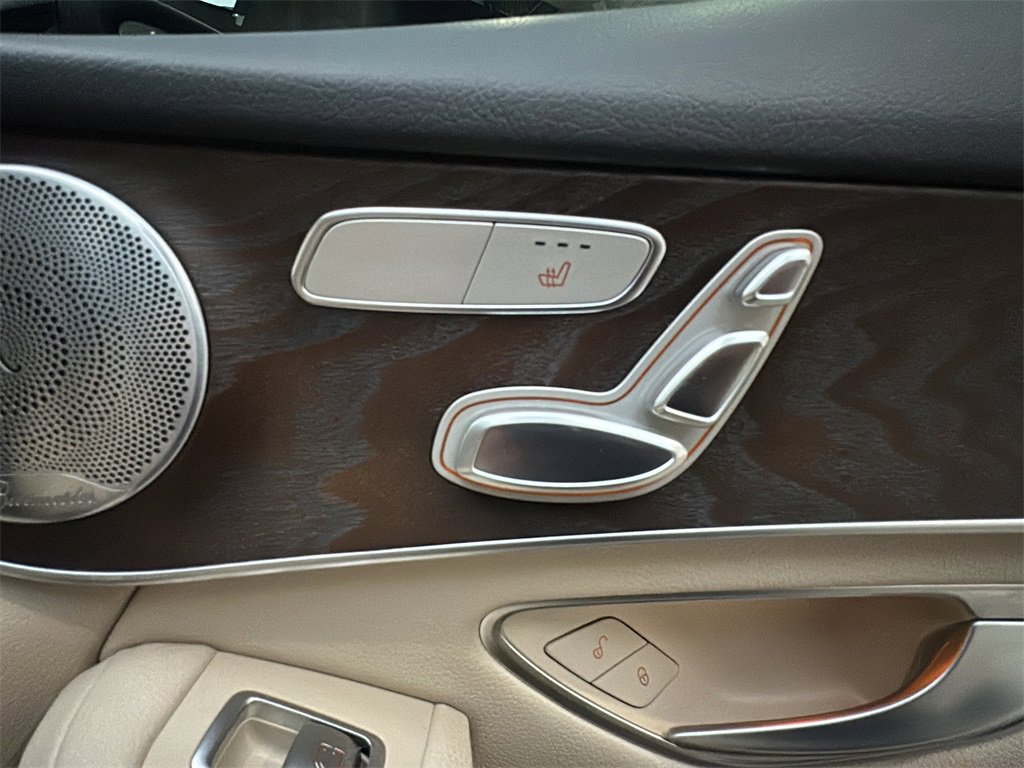 Used 2019 Mercedes-Benz GLC 300 4MATIC image 18