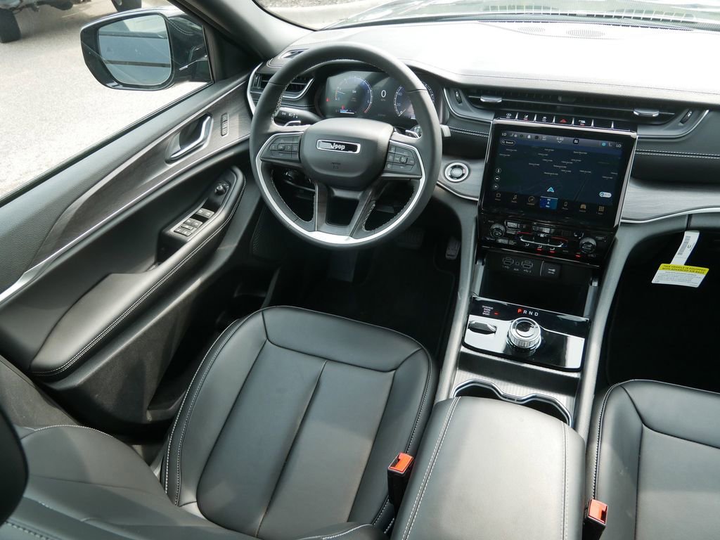 New 2025 Jeep Grand Cherokee Limited w/ Trailer Tow Package image 23