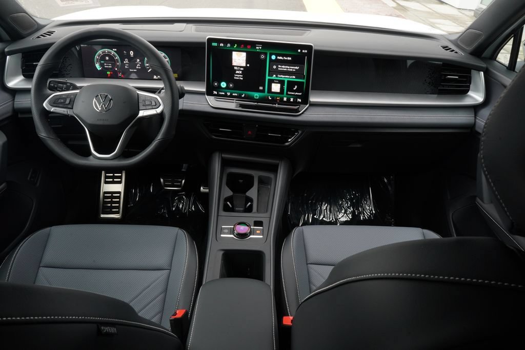 New 2026 Volkswagen Tiguan SE R-Line FWD image 8