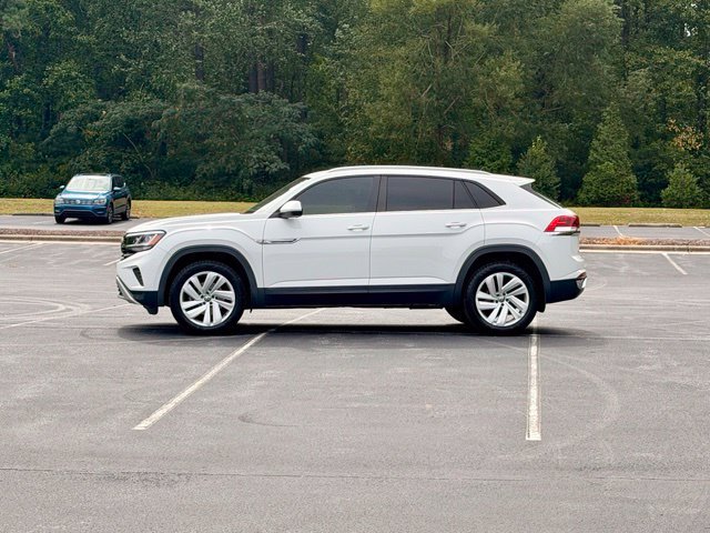 Used 2020 Volkswagen Atlas Cross Sport SE w/ Panoramic Sunroof Package FWD image 3