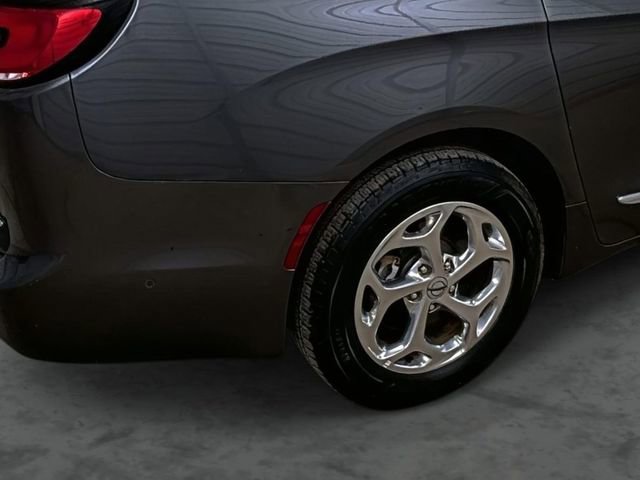 Used 2021 Chrysler Pacifica Limited w/ Premium & Safety Sphere Group image 6