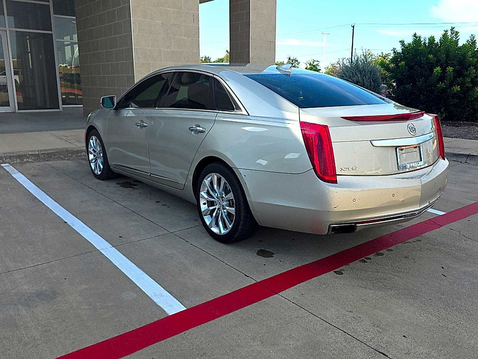 Used 2015 Cadillac XTS Luxury w/ Driver Awareness Package FWD image 17