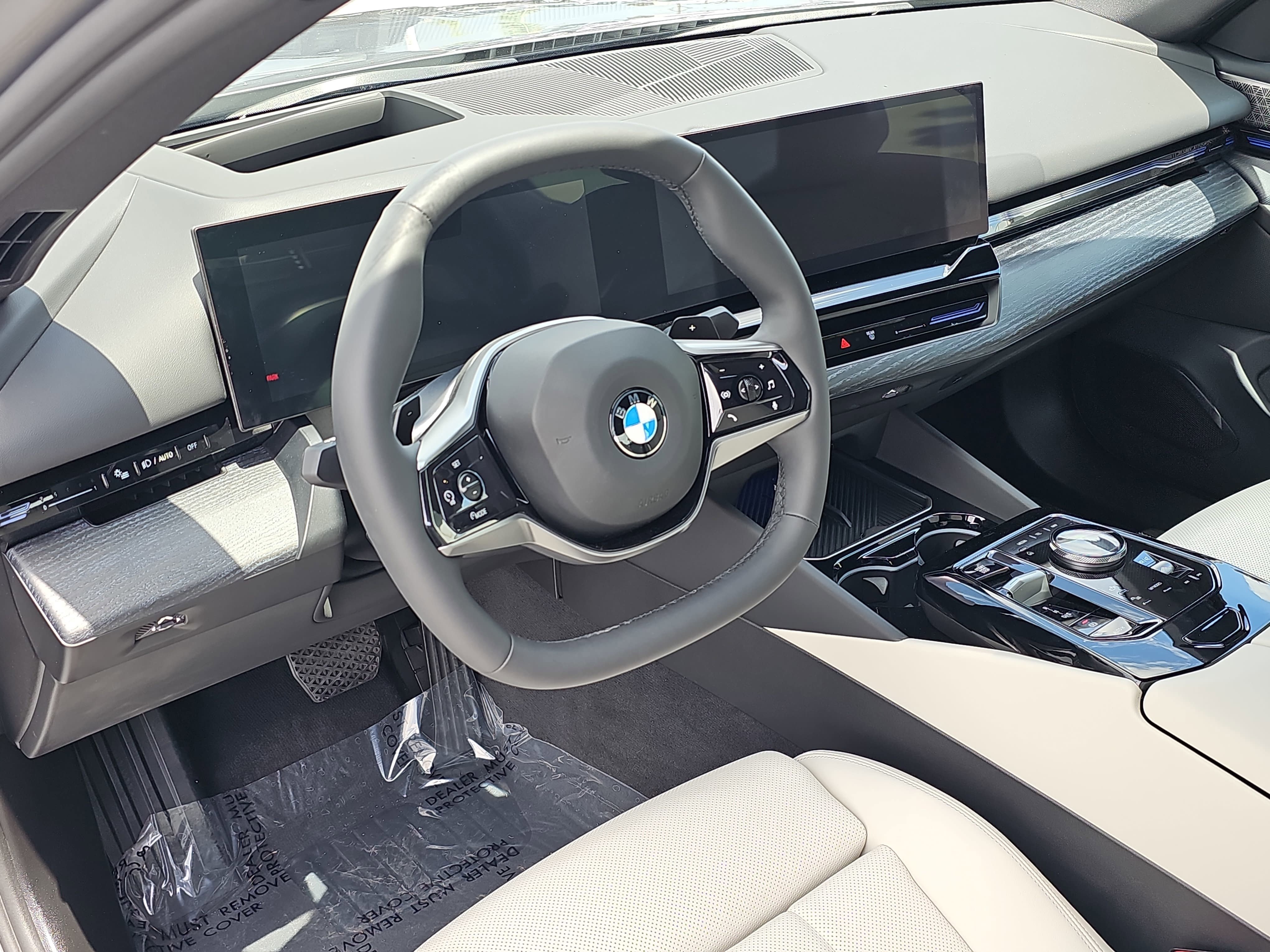 Used 2025 BMW 530i w/ Premium Package RWD image 16