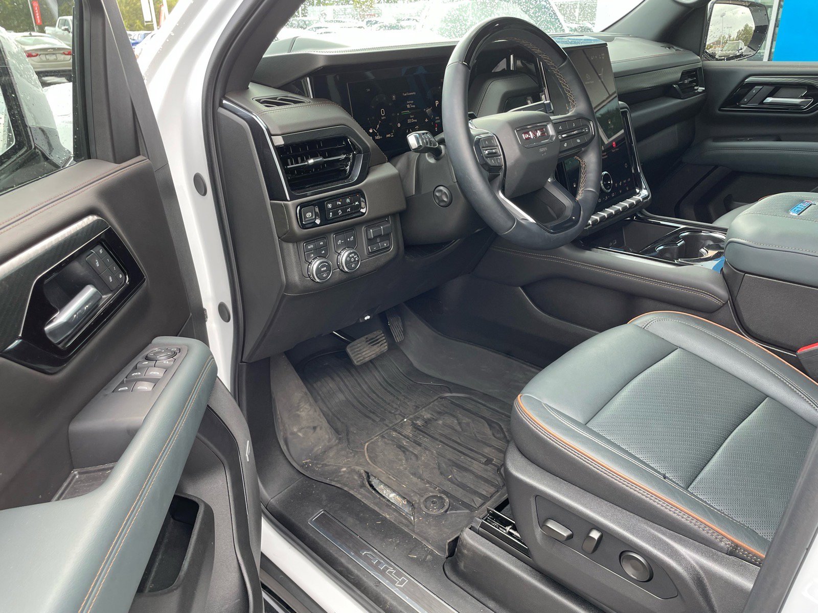 Used 2025 GMC Yukon AT4 w/ Premium Trailering Package image 4