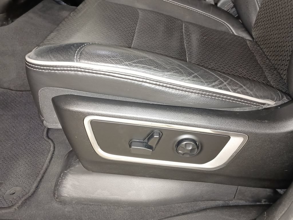 Used 2019 RAM 1500 Laramie AWD/4WD image 14