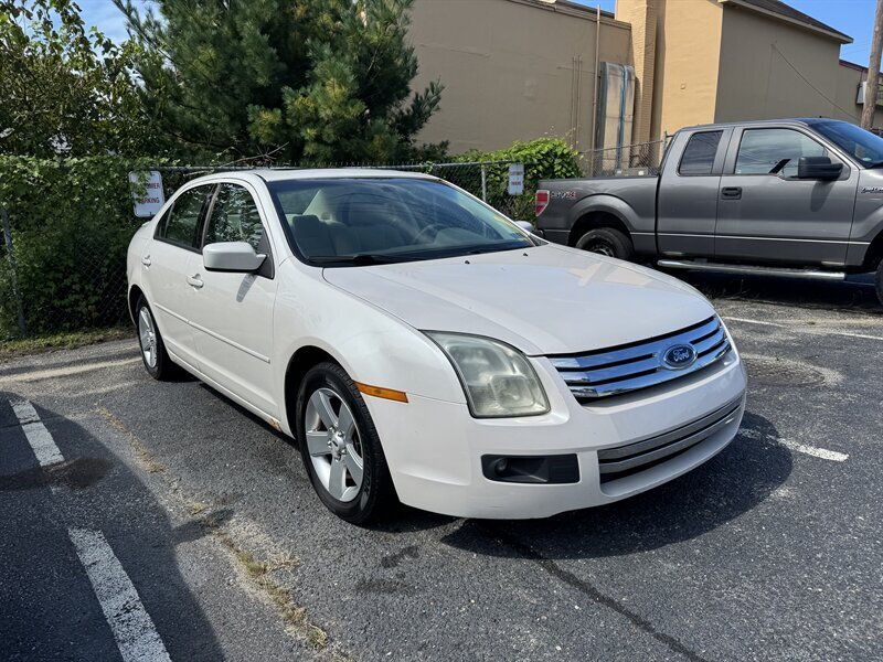 Used 2009 Ford Fusion SE FWD image 2