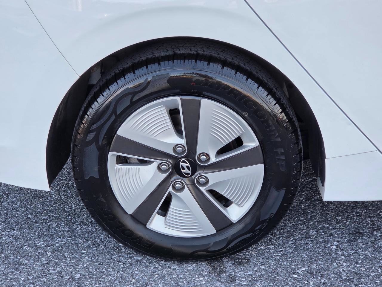 Used 2020 Hyundai Ioniq Blue FWD image 13