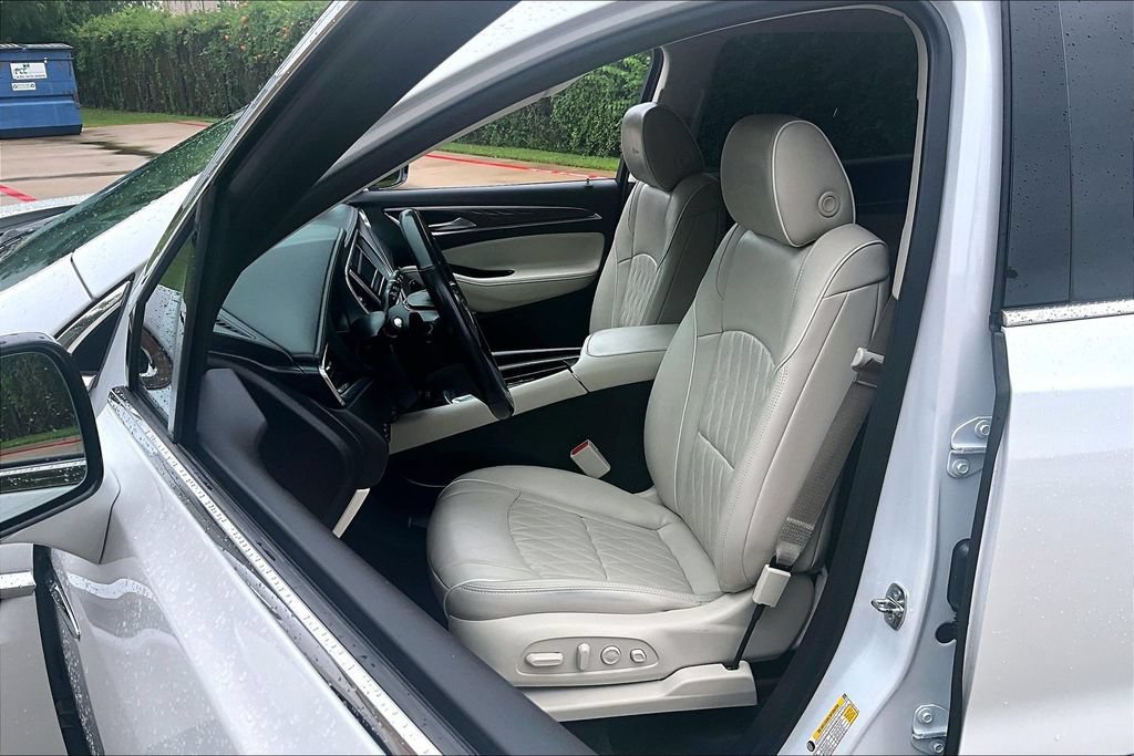 Used 2023 Buick Enclave Avenir w/ Avenir Technology Package FWD image 33