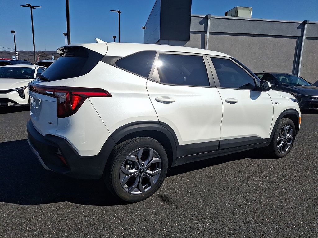 Certified 2025 Kia Seltos LX AWD/4WD image 6